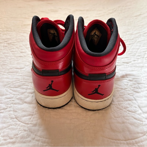 Air Jordans red Size 5 Youth - Picture 3 of 7